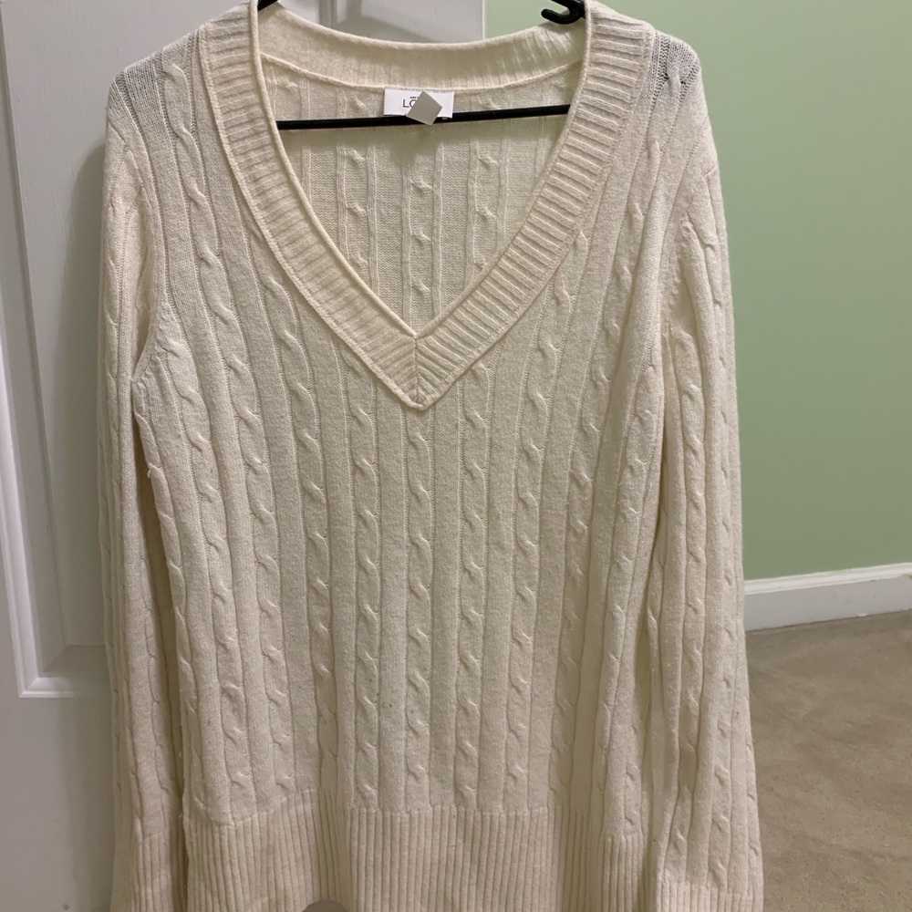 🔥3 for $10🔥Ann Taylor LOFT v neck sweater